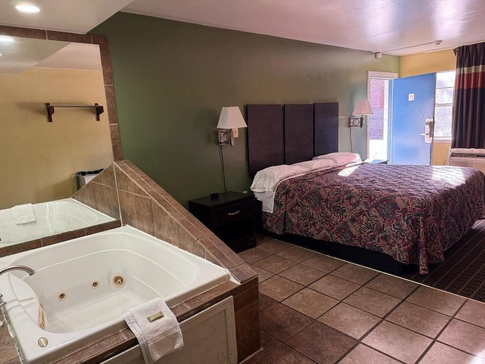 Relax Inn photo 2