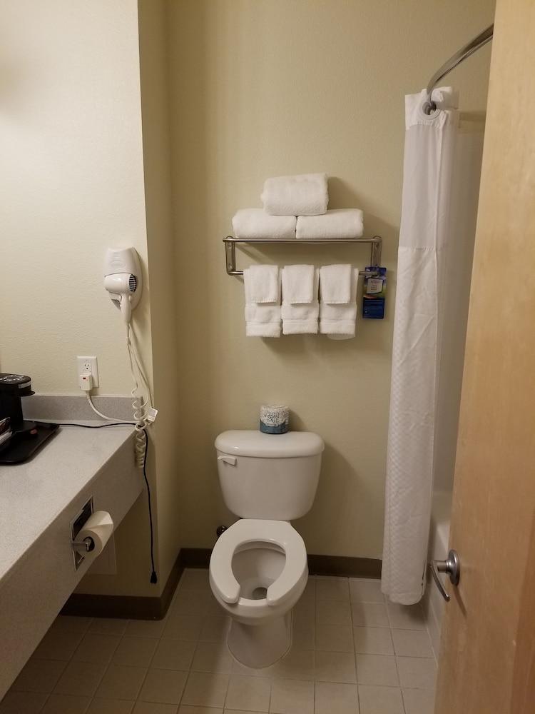 Baymont by Wyndham Noblesville photo 39