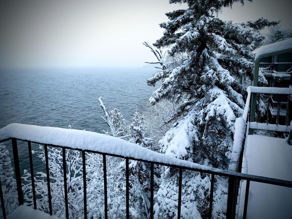 The Cliff Dweller on Lake Superior photo 12