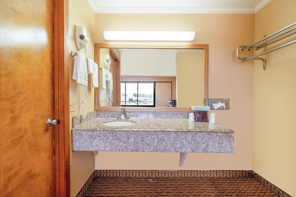 River Valley Motor Inn photo 50