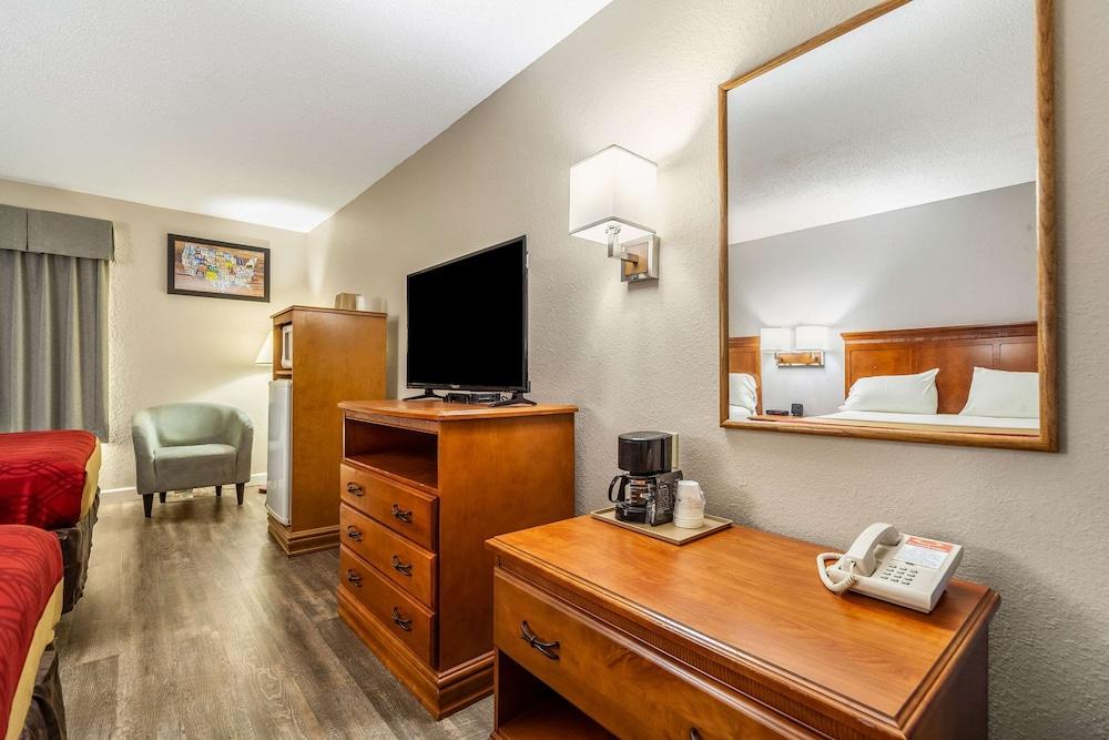 Econo Lodge Lincoln photo 18