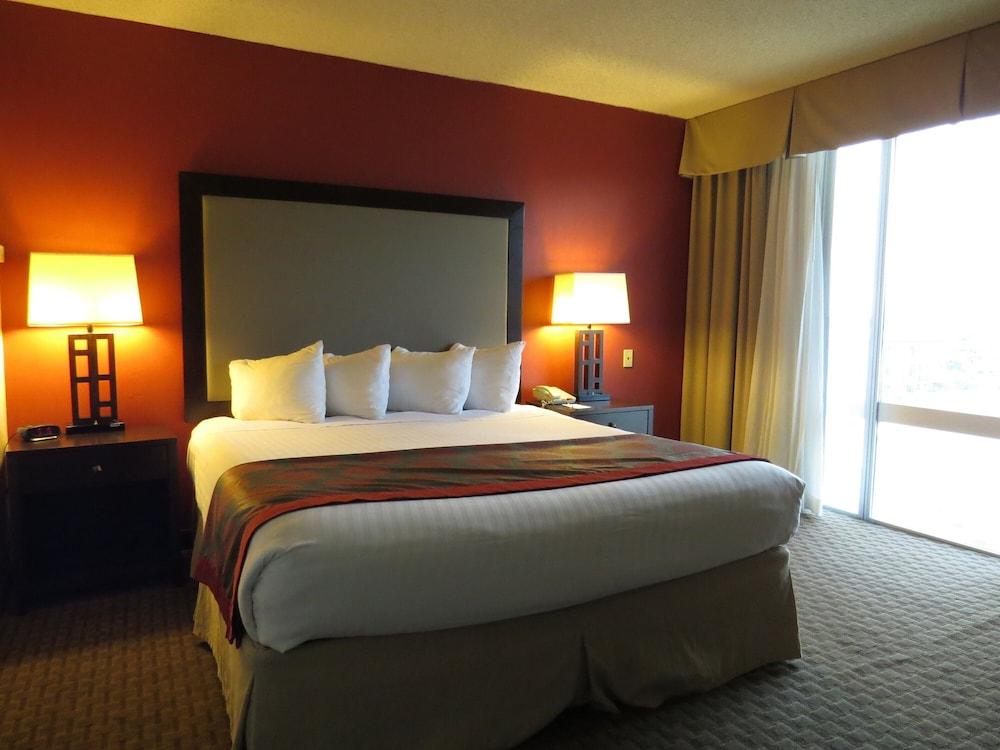 Holiday Inn Express & Suites Phoenix Midtown by IHG photo 43