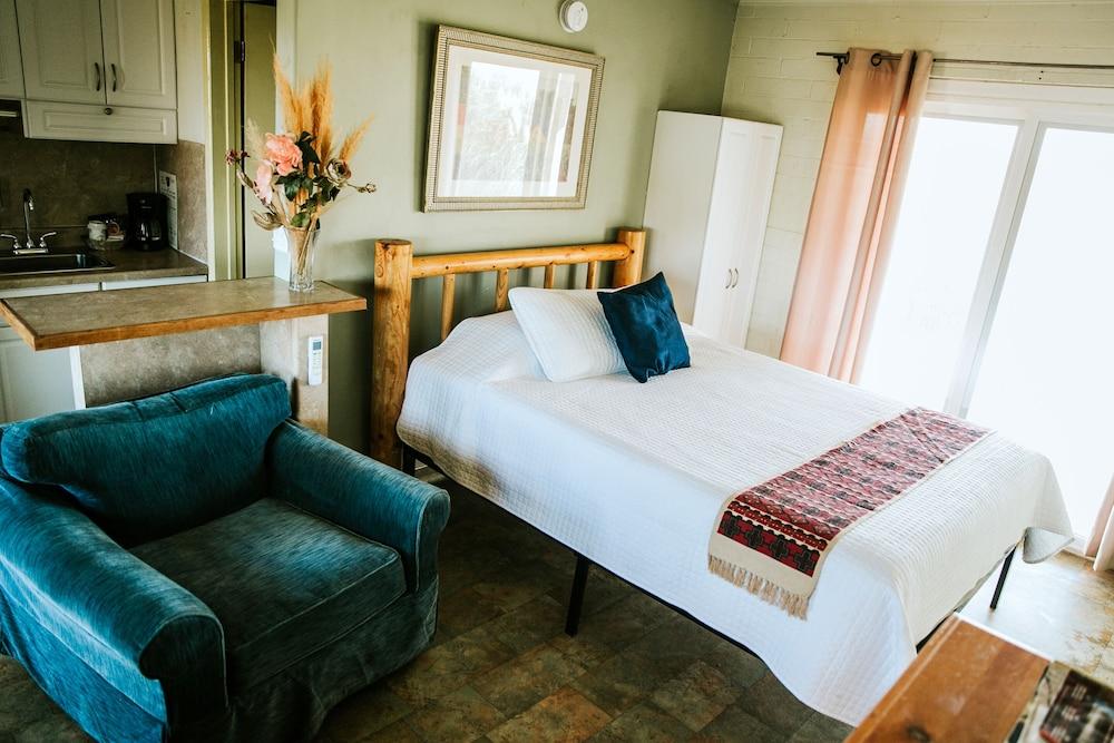 Hilltop Tavern & Inn photo 11