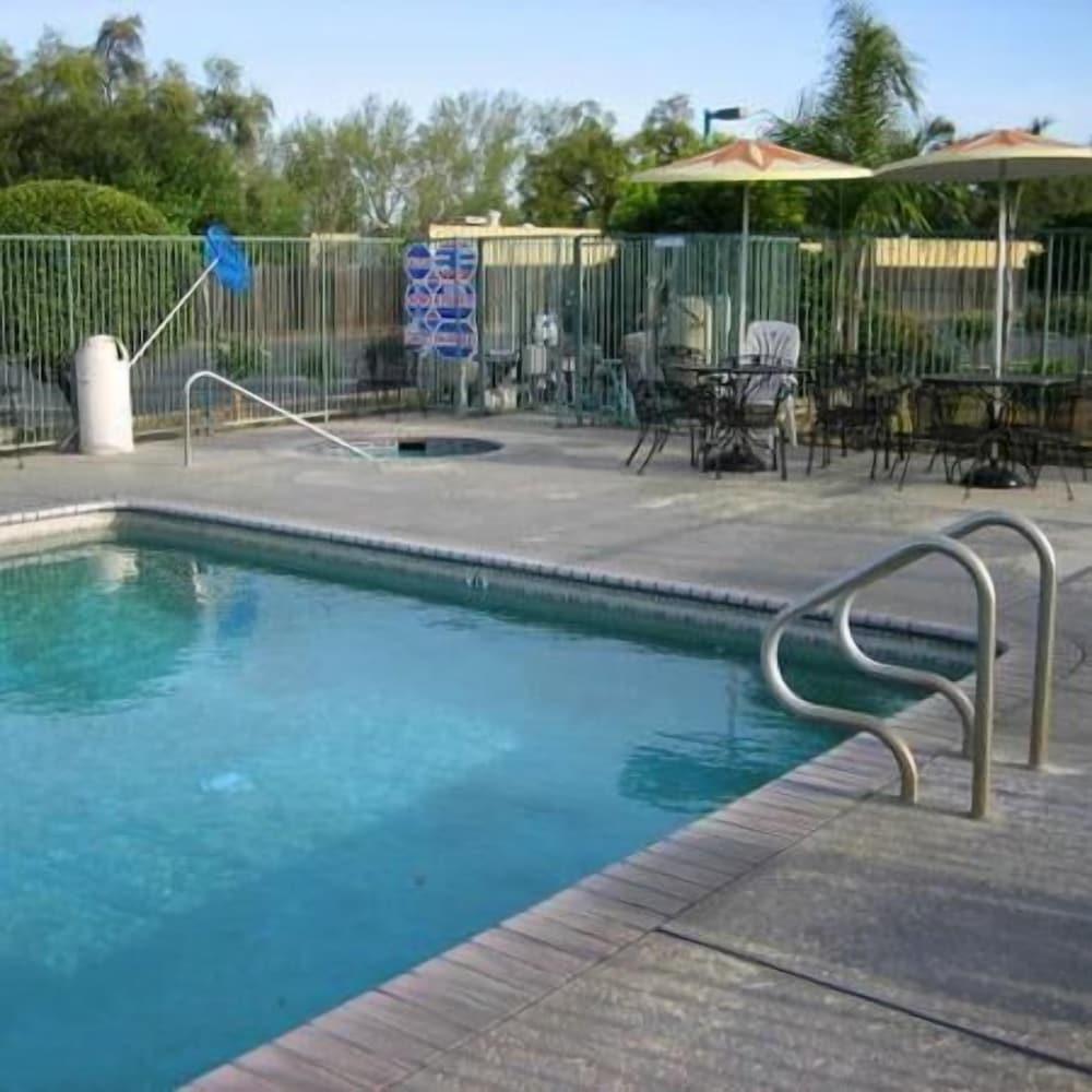 Edgewater Inn Reedley photo 23