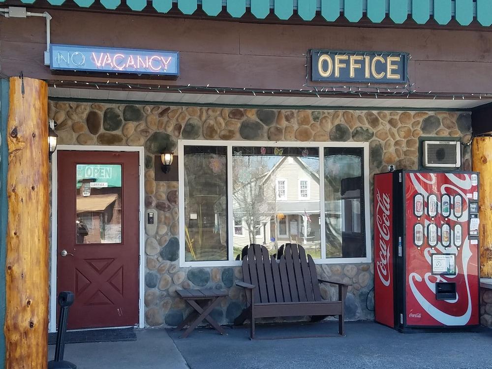 Clark's Beach Motel photo 2