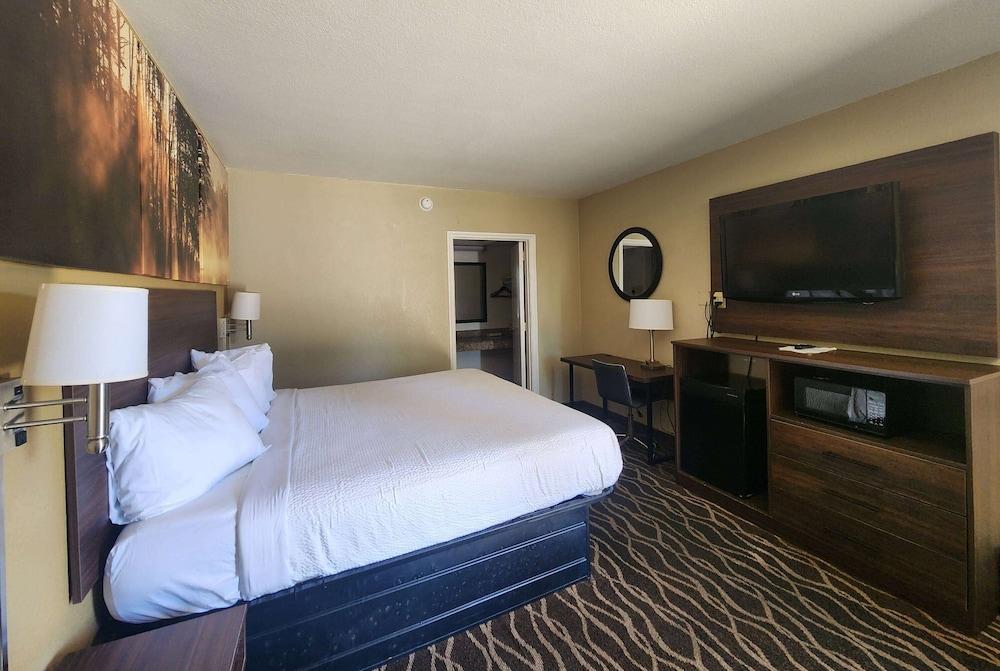 Days Inn by Wyndham Leesville photo 39
