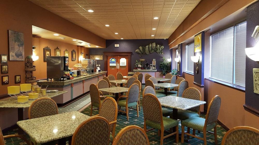 Royal Inn photo 71