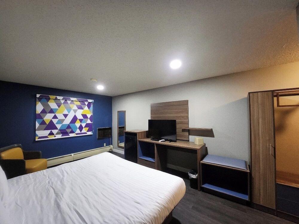 Super 8 by Wyndham Hayward WI photo 12