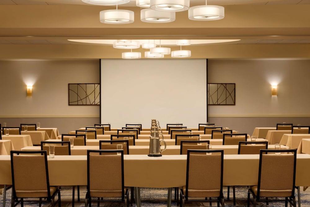 Embassy Suites by Hilton Boston Waltham photo 11