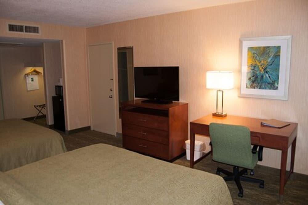 Quality Inn Bedford photo 31
