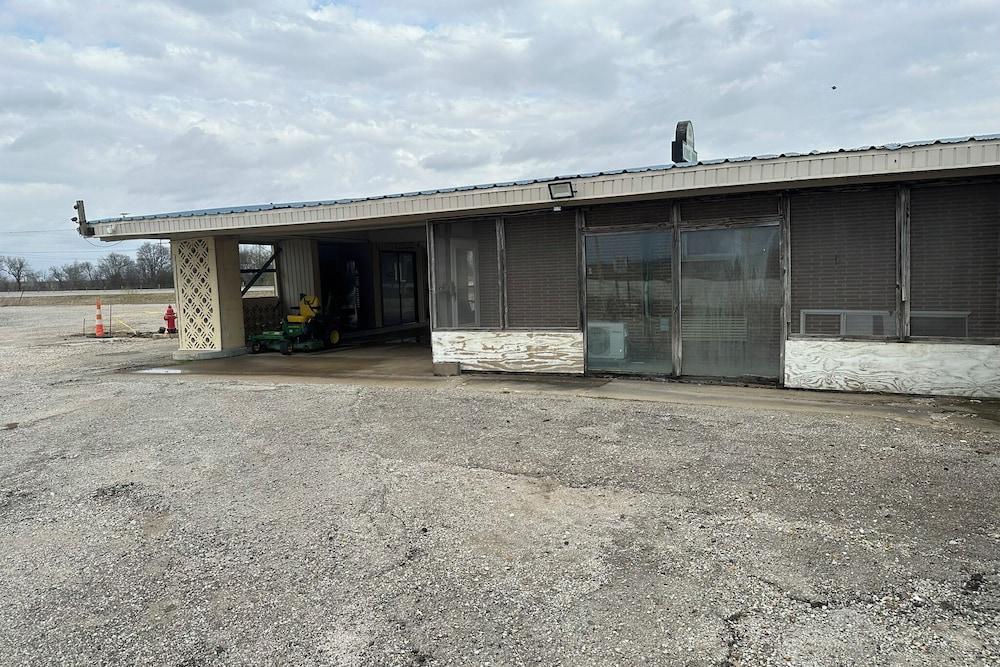 Shamrock Kings Inn By Oyo Marked Tree I-555 photo 16