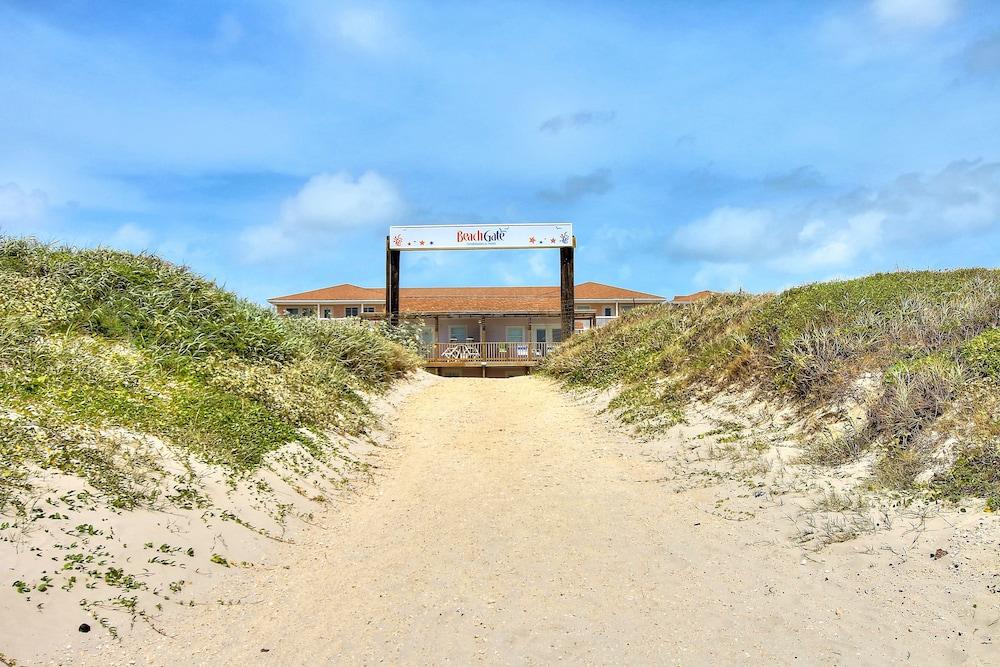 Beachgate CondoSuites and Oceanfront Resort photo 30