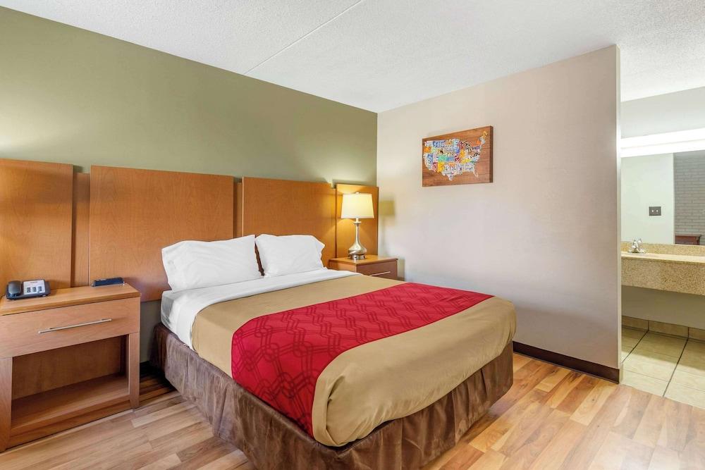 Econo Lodge Creedmoor - Butner photo 24
