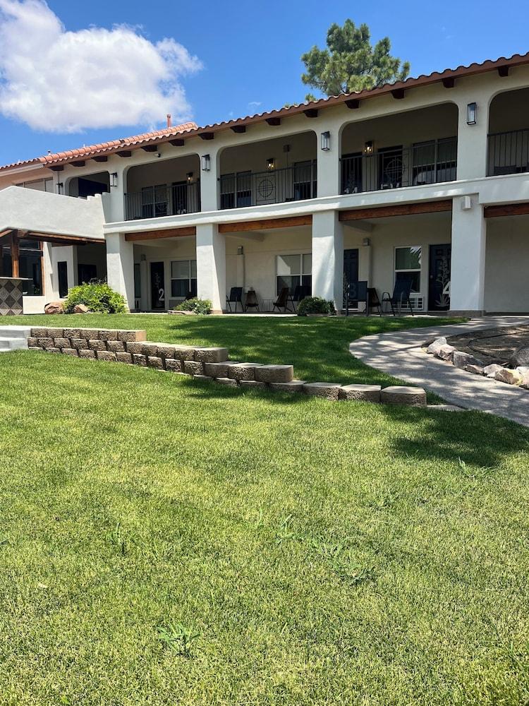 El Verde Inn photo 24