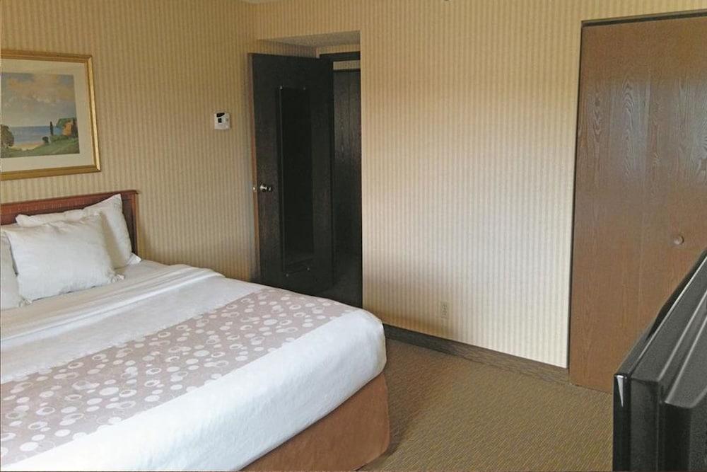 La Quinta Inn by Wyndham Detroit Southgate photo 13