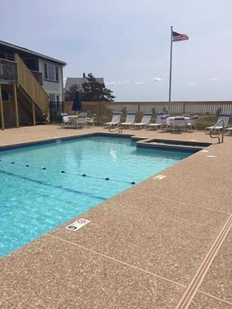 Mariner's Point Resort photo 29