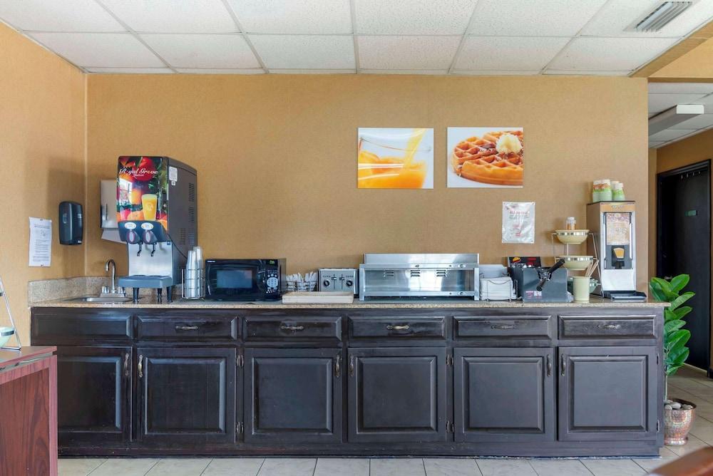 Quality Inn Cordele photo 48