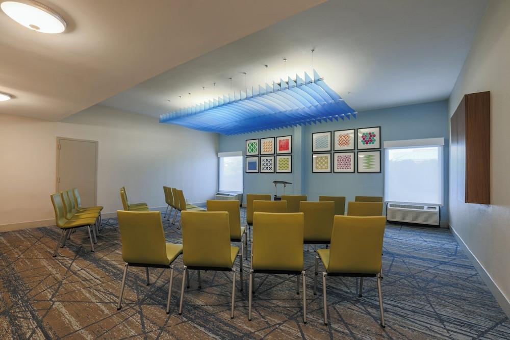 Holiday Inn Express Burlington by IHG photo 67