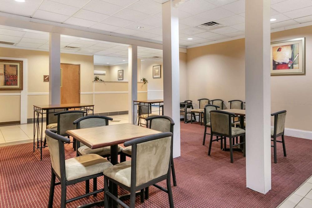Econo Lodge Eutaw I-20 photo 19
