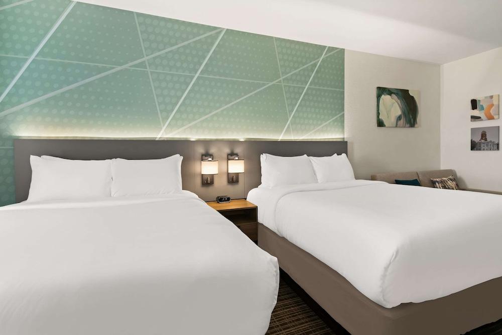 Comfort Suites Granbury photo 12