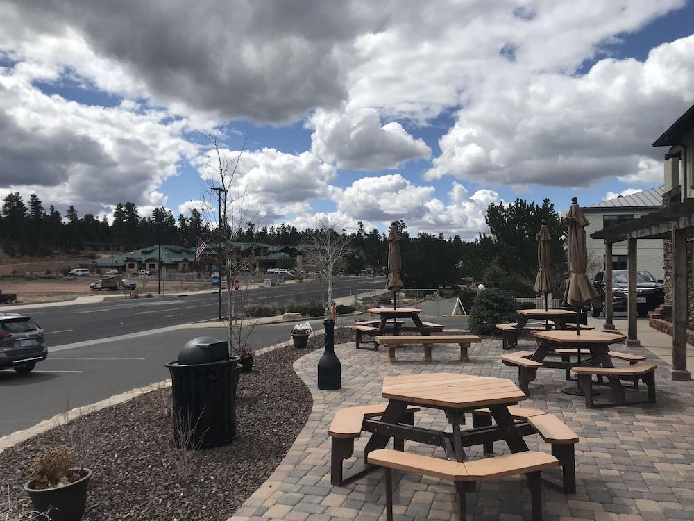 Red Feather Lodge photo 51