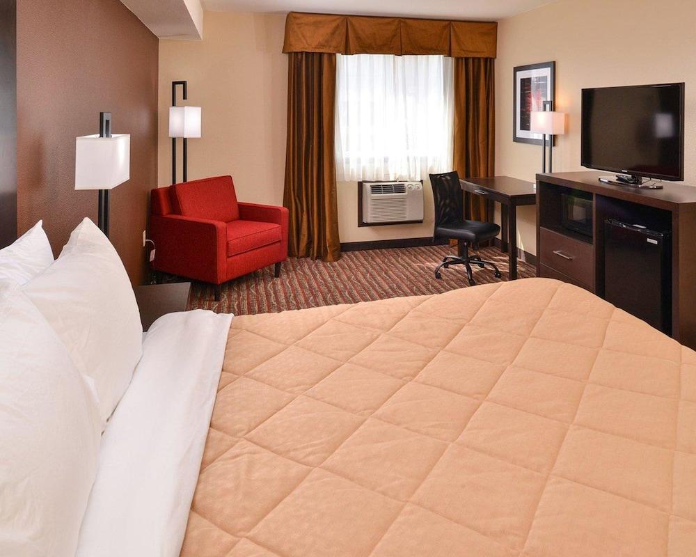 Quality Inn & Suites Tacoma - Seattle photo 11