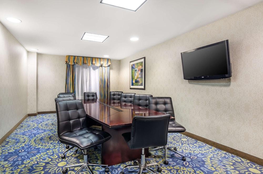 Best Western Plus Waynesboro Inn & Suites Conference Center photo 48