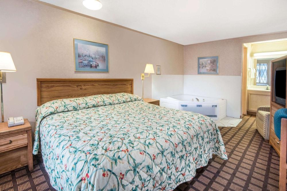 Knights Inn Canton photo 11