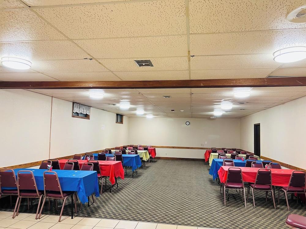 Hometown Inn & Suites photo 20