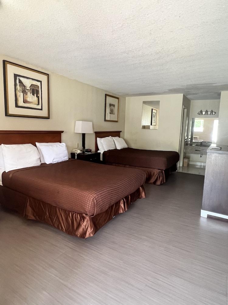 Americas Best Value Inn Edna photo 9