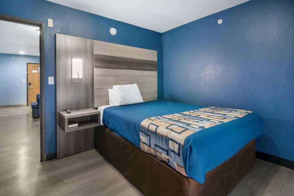 Rodeway Inn Carrollton I-35E photo 19