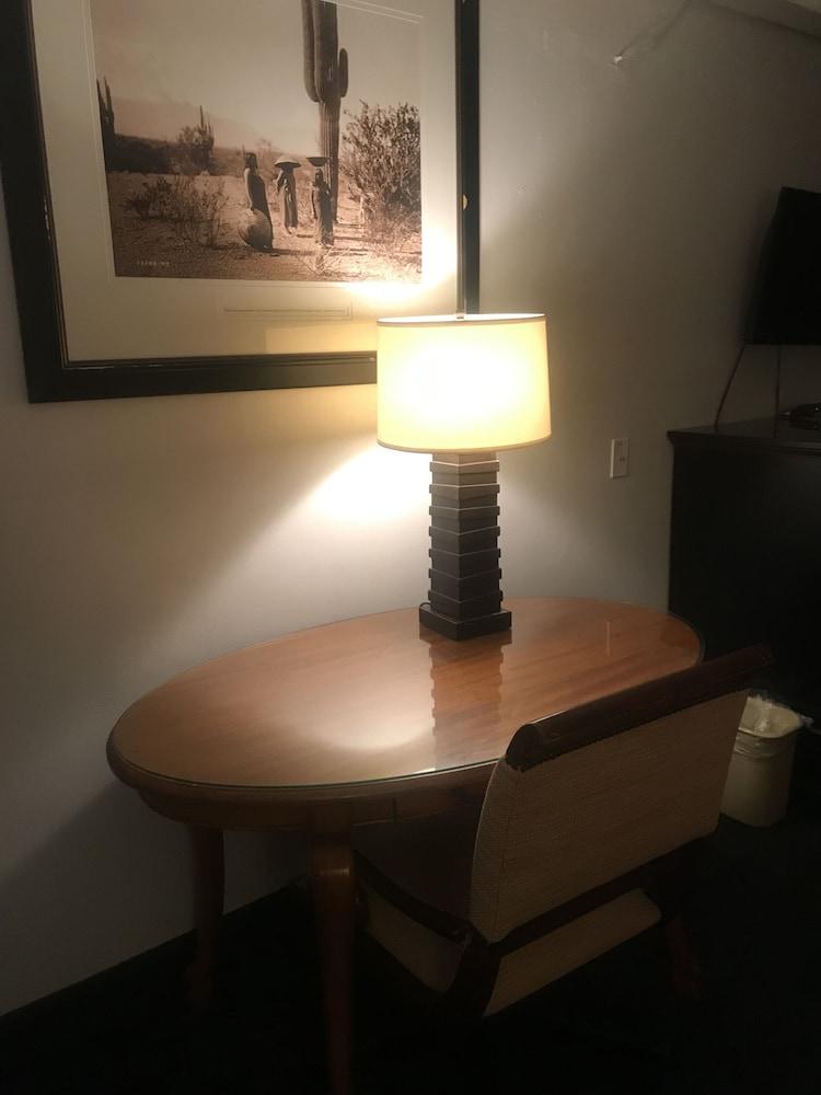 Travelers Inn & Suites photo 39