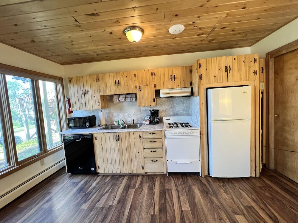 Thomsonite Beach Inn photo 51