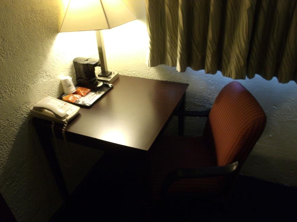 Relax Inn photo 16