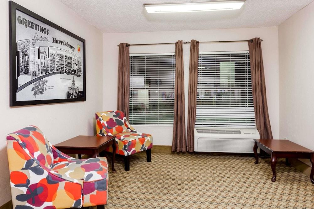 Super 8 by Wyndham Harrisburg photo 2