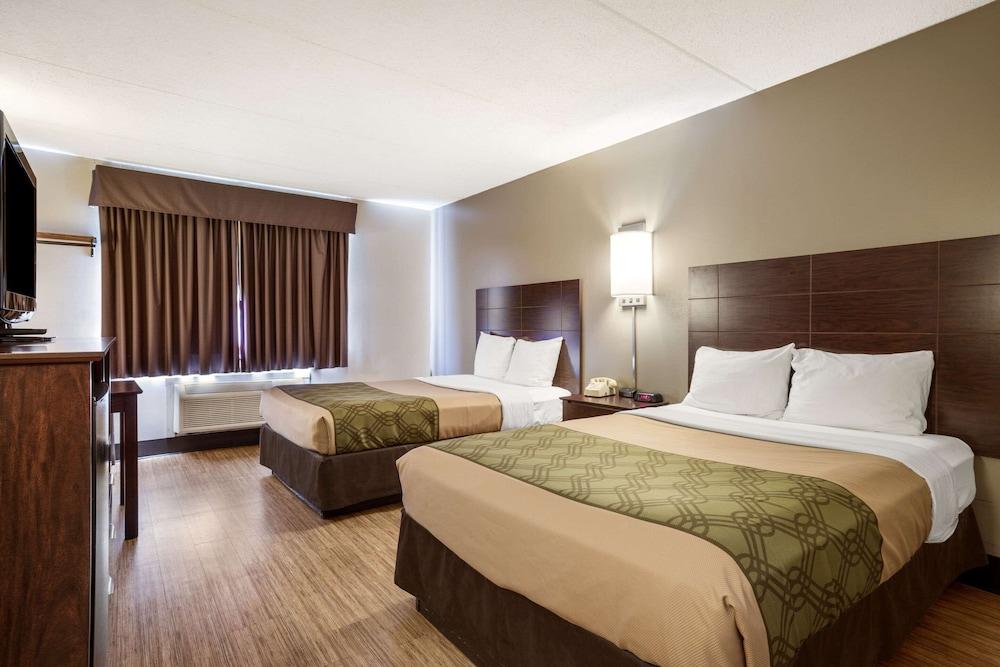 Econo Lodge Darien Lakes photo 26