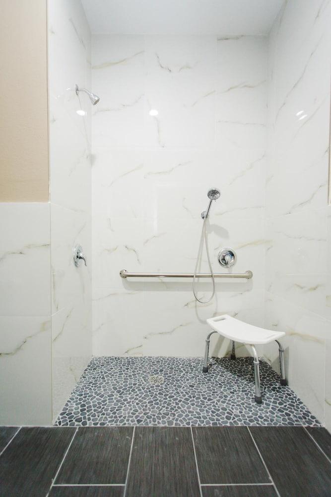 Budget Host Inn and Suites photo 24