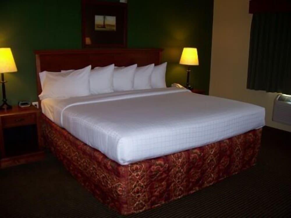 Borger Ambassador Inn photo 8
