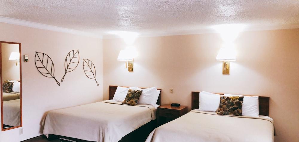 Covered Wagon Motel photo 21