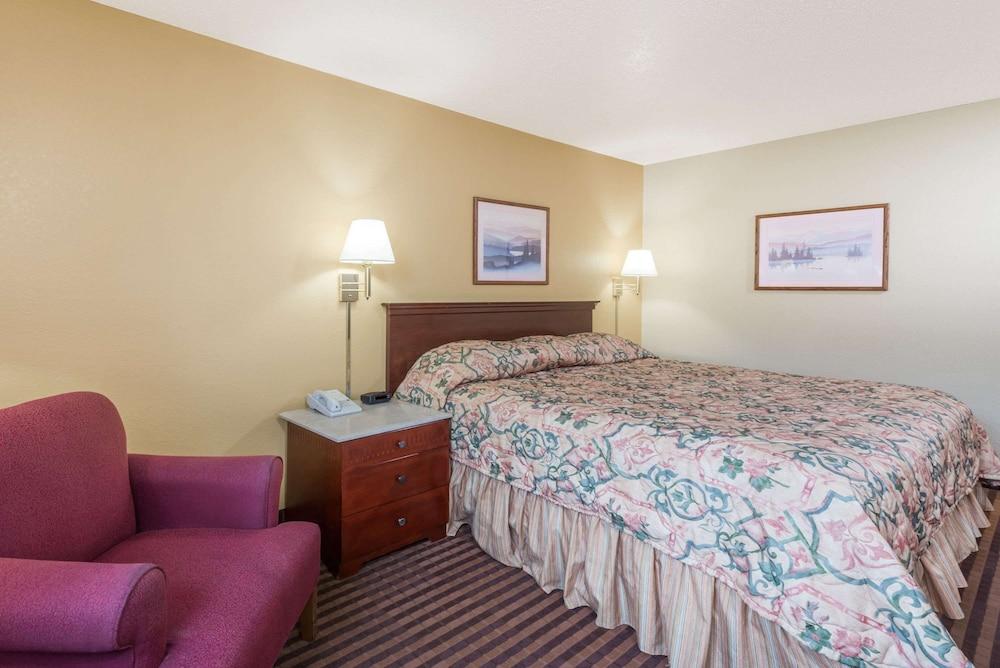 Super 8 by Wyndham La Vale/Cumberland Area photo 5