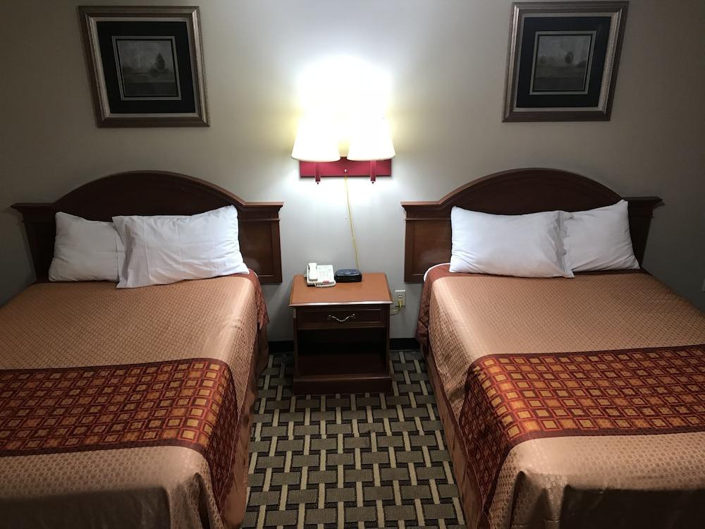 AmeriVu Inn & Suites photo 14