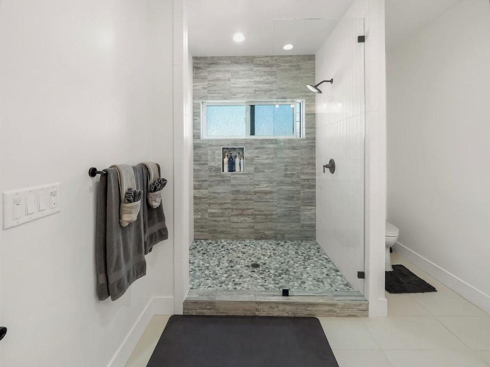 Rise Suites Oceanside photo 41