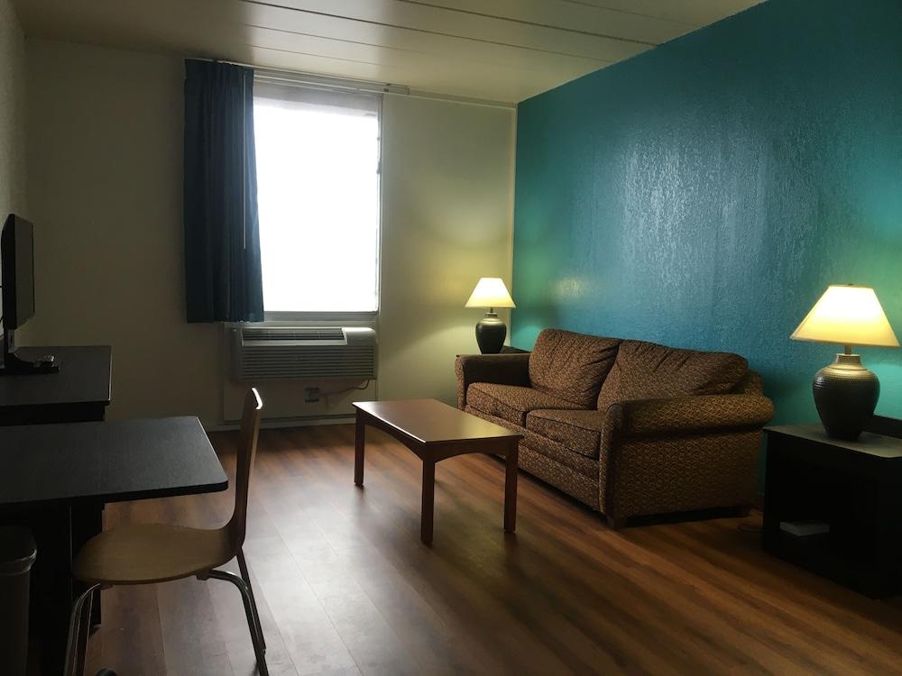 FairBridge Inn Express Melrose Park photo 11