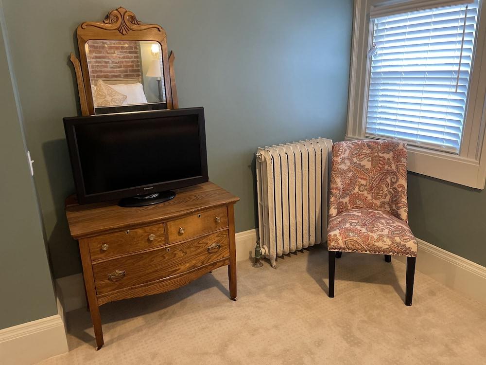 Offutt Manor photo 6