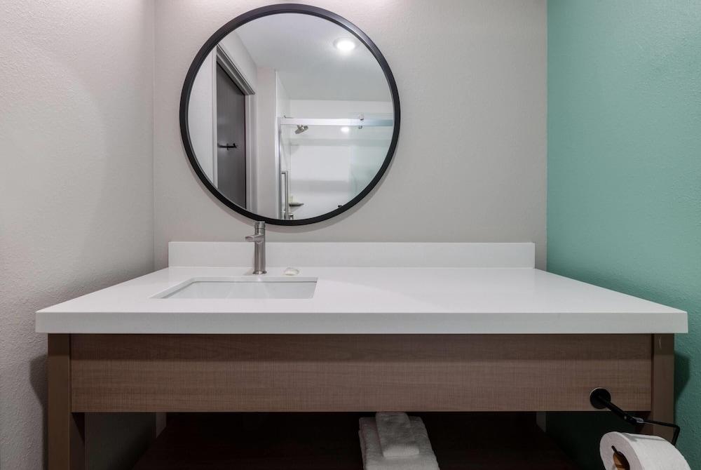 Echo Suites Extended Stay by Wyndham Atlanta-Conyers photo 32