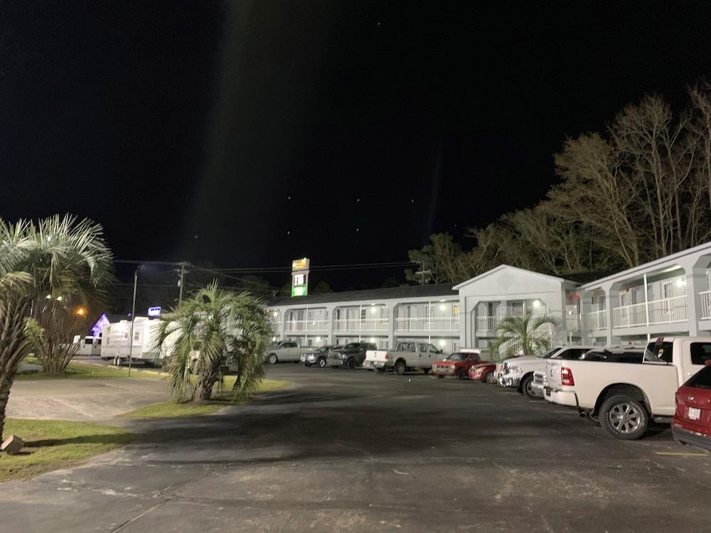 Travelodge by Wyndham Walterboro photo 9