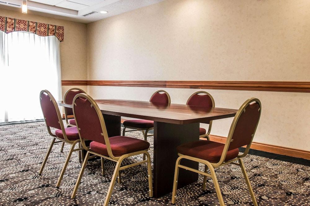 Comfort Suites Canton - Detroit photo 34