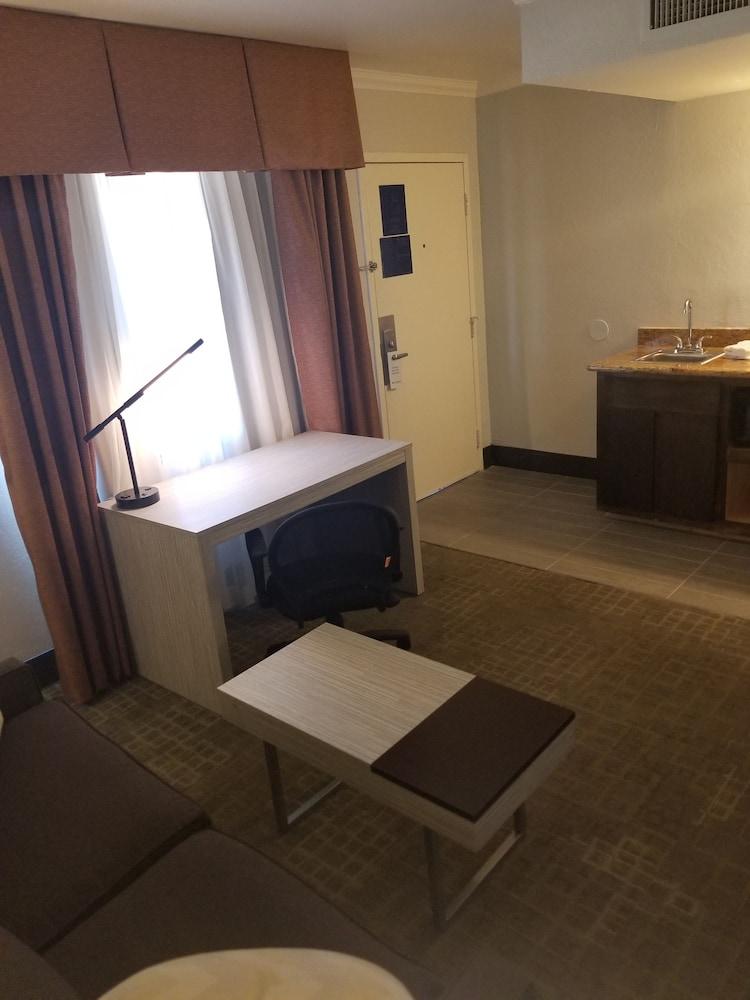 SureStay InnSuites Phoenix Hotel & Suites by Best Western photo 14