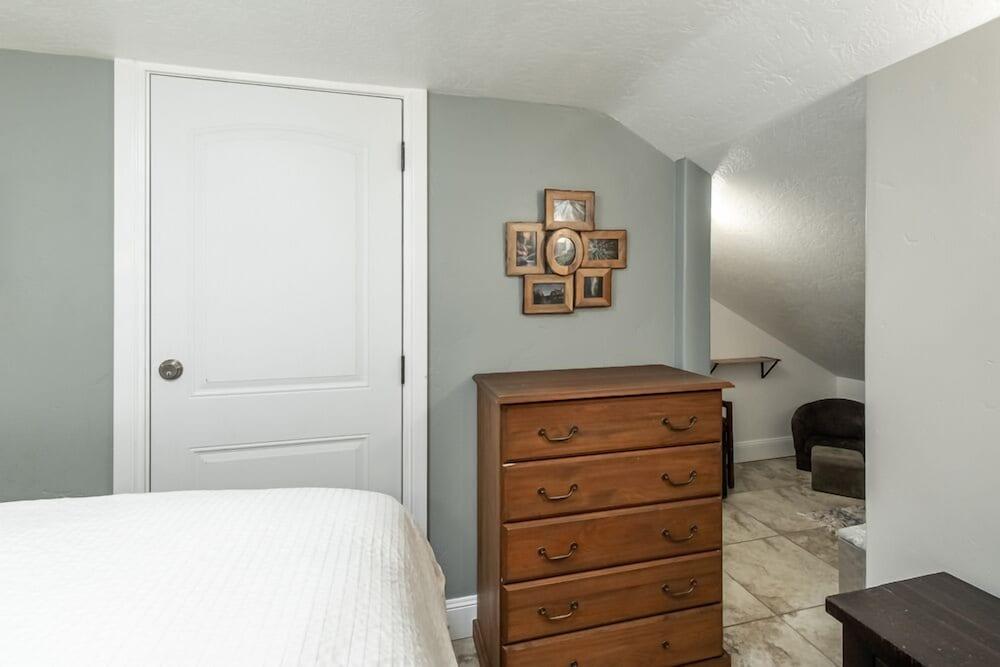 Aspenwood Manor South photo 26