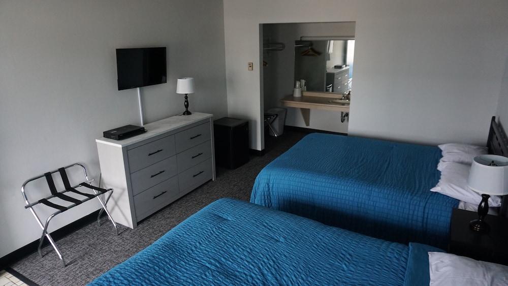 Windjammer Motor Inn photo 6